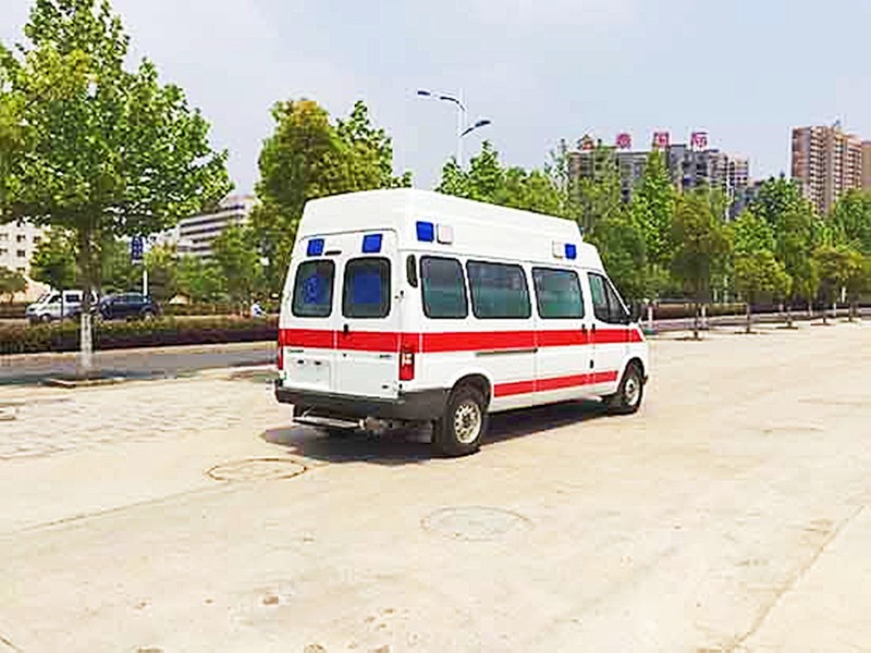江鈴特順長(zhǎng)軸高頂柴油版救護(hù)車(chē)