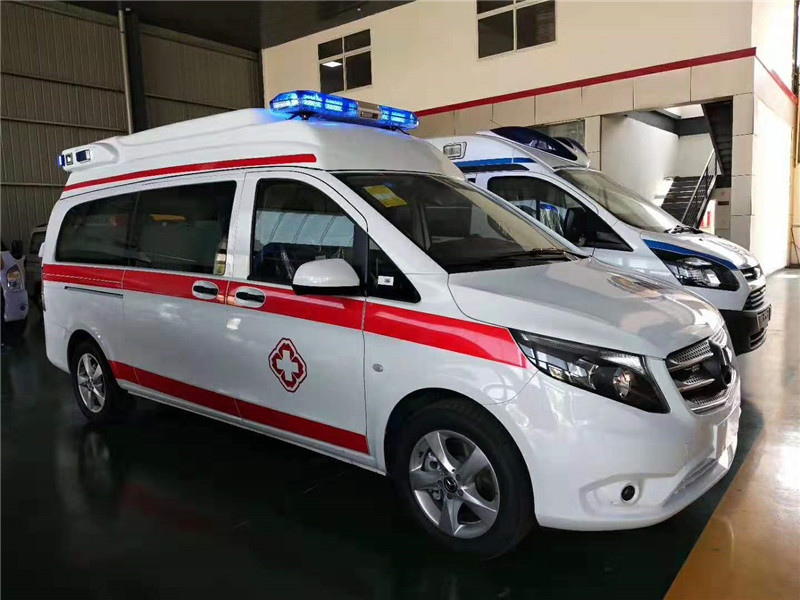 國六奔馳威霆豪華監(jiān)護(hù)型救護(hù)車
