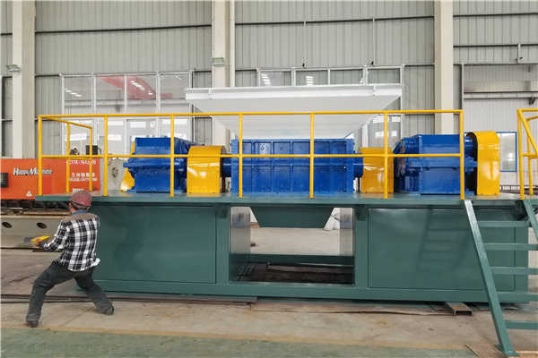 生活垃圾撕碎機(jī)減少了人工分揀工作量，滿足了不同客戶的需求