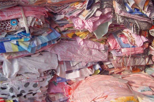 廢舊衣物棄之可惜!利用撕碎機進行回收循環再利用才是真理