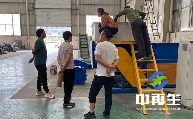 中再生科技是一家生產(chǎn)、研發(fā)、創(chuàng)新的雙軸撕碎機(jī)生產(chǎn)廠家